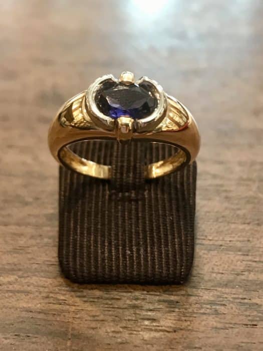 Bague or jaune et saphir bleu